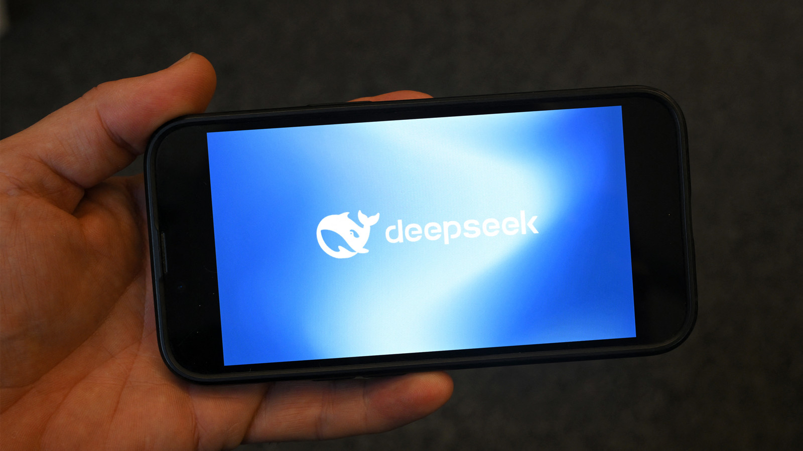 DeepSeek爆紅︱白宮正評估對國安風險影響　美海軍禁私人及工作使用