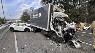 交通意外-元朗公路7車連環撞釀1死6傷-輕貨司機昏迷被困送院不治