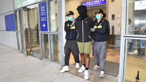 海關寄倉行李檢獲約16公斤大麻花  拘捕泰國抵港20歲男旅客