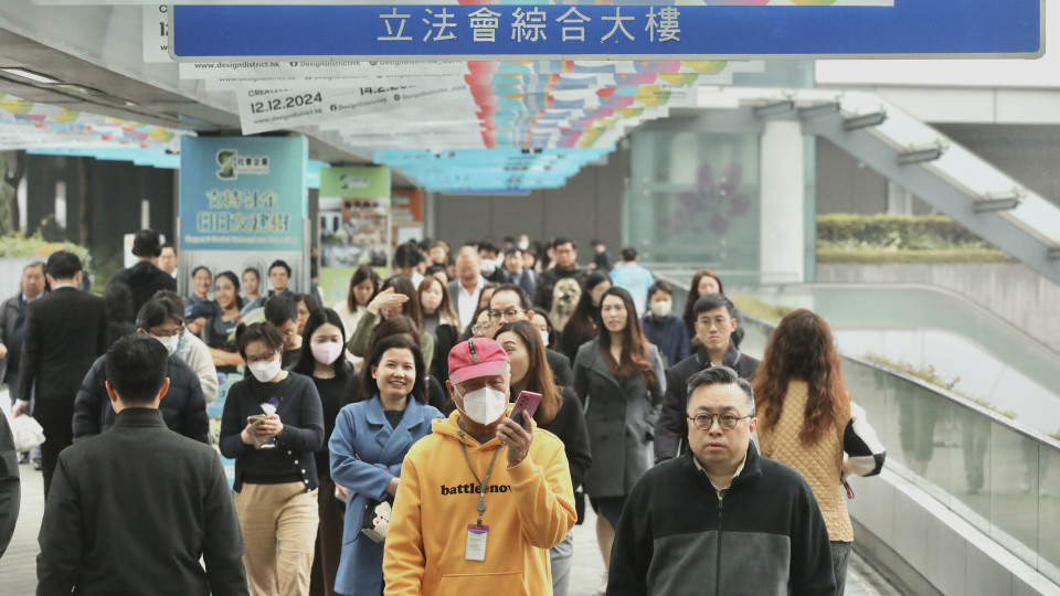 公務員事務局:上年度錄8300公務員離任 辭職率降至1.4% 公務員事務局-上年度錄8300公務員離任-辭職率降至1-4