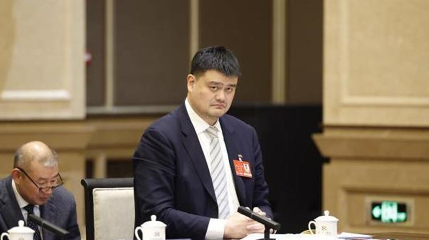 全國兩會 ｜姚明憂青少年沉迷玩手機　倡息屏24小時登微博熱搜第一
