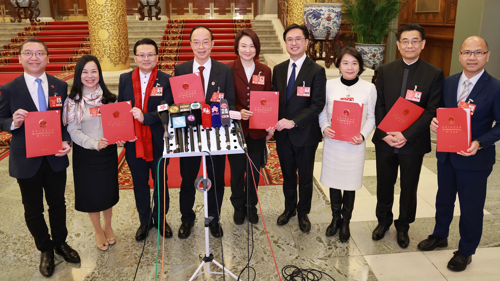 全國兩會｜馬逢國：港區人大代表依法履職　共發言154次提交229件建議