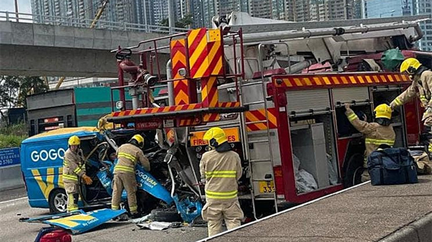 有片｜西九龍公路客貨車撞消防車尾　司機傷重不治