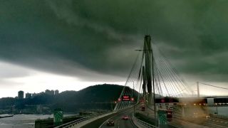 不斷更新丨天文台今年首發黃雨警告-長洲刮猛烈陣風大埔落冰雹