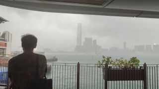 不斷更新丨天文台發黃色暴雨警告-猛烈陣風襲港短期內或受冰雹影響