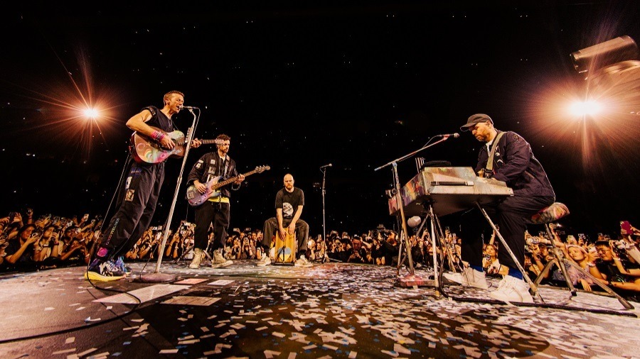 Coldplay演唱會｜觀眾稱不知情下購視線受阻票九成時間「睇背脊」　議員：或犯《商品說明條例》