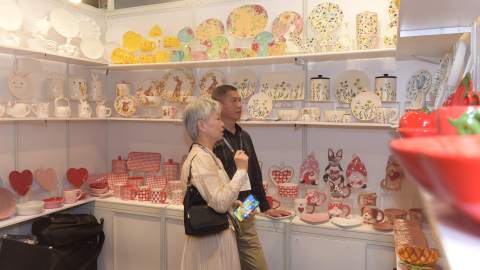 中國白-德化瓷-推介亮相香港禮品展-聚焦優品出海突破高關稅壁壘