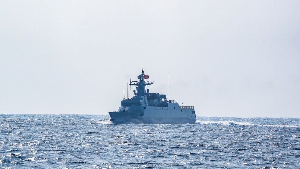 南部戰區位南海海域例行巡航-對-聯合巡航-全程跟監警戒