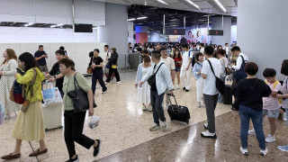五一黃金周-不少內地客搭高鐵抵港-北京客盼遊維港食菠蘿包