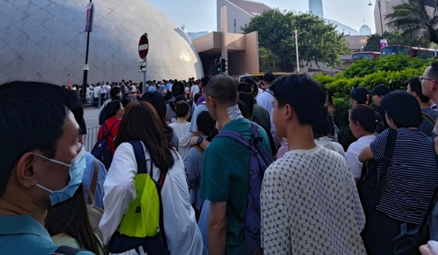 五一黃金周-全港多區旅遊景點人頭湧湧-尖沙咀逼滿遊客