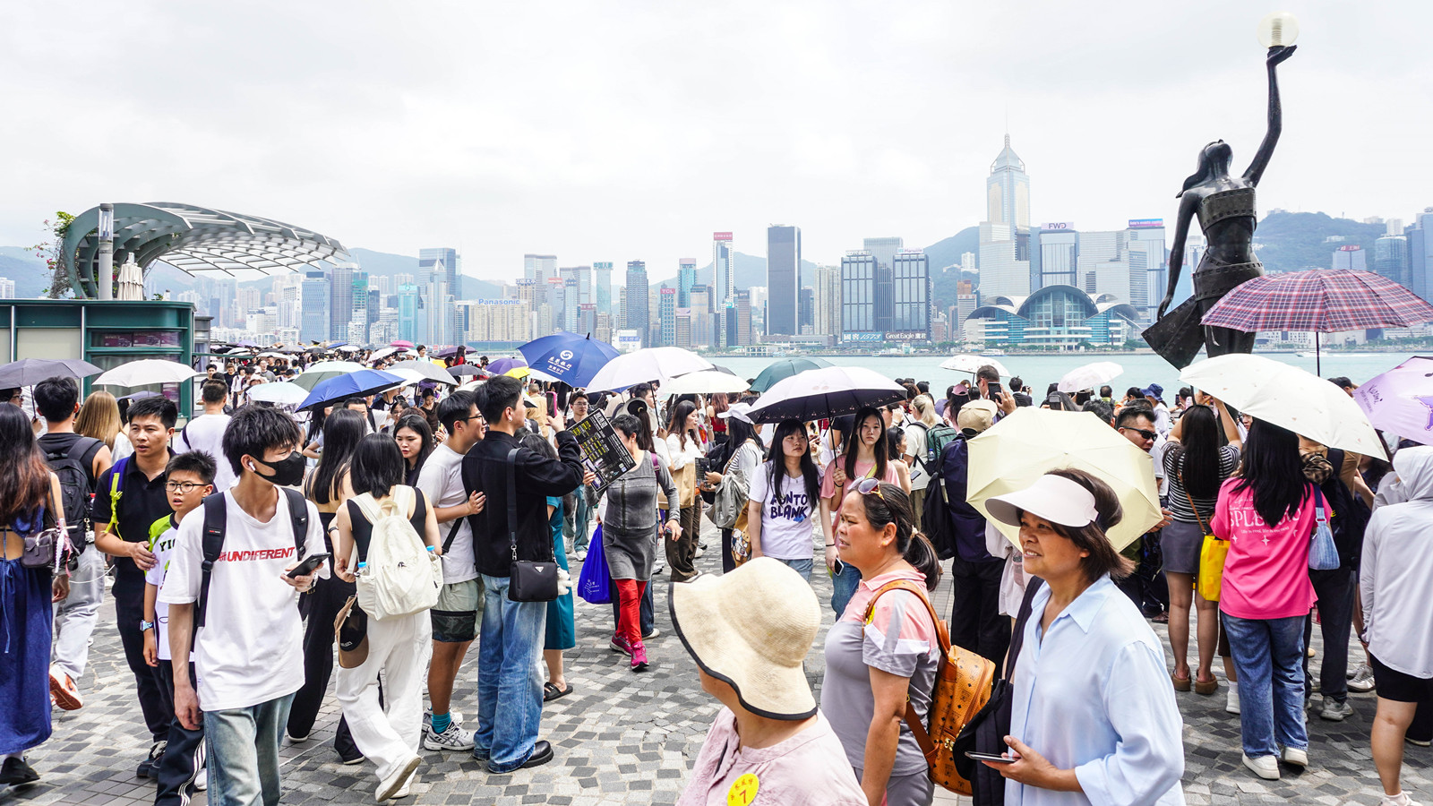 五一黃金周·有片｜李家超：共約110萬旅客訪港按年增22％　丁財兩旺帶動多個行業