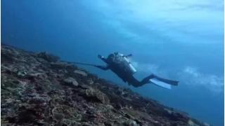 中國30歲女遊客為尋回GoPro相機-溺斃印尼87米深海底