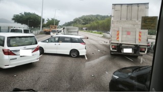 交通意外-大埔吐露港公路5車相撞-6人受輕傷全部送院治理