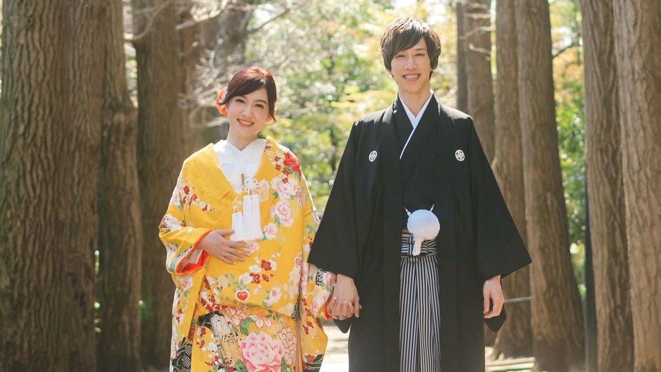 陳嘉倩和服結婚照摸肚動作疑雙喜臨門-親身否認與日本丈夫奉子成婚