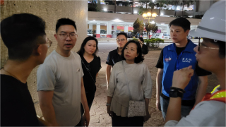黃大仙食水管爆裂-政府官員與區議員關愛隊落區助居民