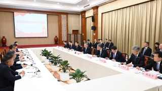 李強指貿易壁壘增多-中國正研究推出超常規措施