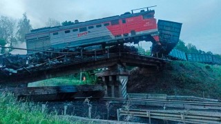 俄羅斯24小時內兩橋倒塌-致列車出軌最少7死