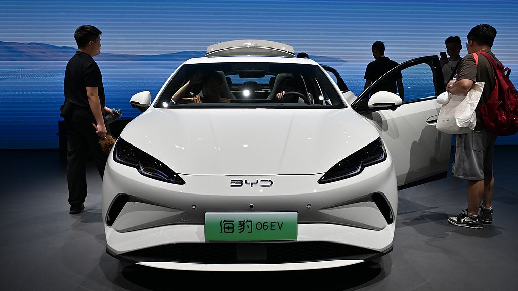 異動股｜多家車企把供應商支付賬期統一在60天內 比亞迪曾升逾半成
