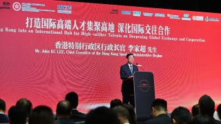 李家超-當局會持續優化輸入人才機制-確保香港人才庫生生不息