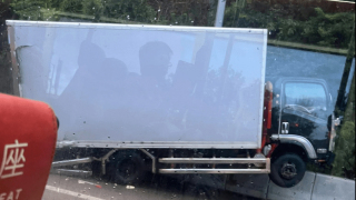 屯門公路6分鐘內連爆兩宗車禍-2人受傷涉5輛車