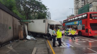 紅磡貨車撞巴士站奪命車禍-司機潛逃一日被捕車主准保釋候查