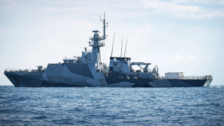 英國巡邏艦過航台灣海峽-東部戰區組織兵力全程跟監警戒