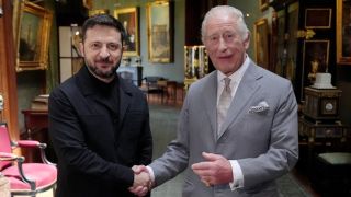 澤連斯基罕見著西裝訪英-會見英國國王及首相