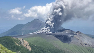 日本九州新燃岳火山噴發-火山灰柱高達5000米