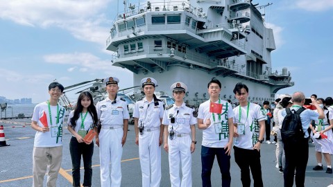 山東艦訪港激發愛國熱情-港雋青年學生現場體驗航母雄姿