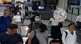 斷正-女子神色慌張闖關羅湖口岸被查-胸圍腰部藏3-6萬美元現金