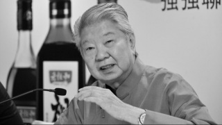 蔡瀾逝世-侄女證骨灰運抵新加坡-擇日頌經入龕安置地點保密
