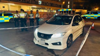 私家車牛頭角遇截查逆線駛走-司機棄車逃去警檢他人身份證
