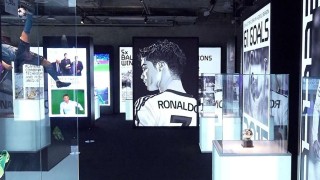 C朗博物館在尖沙咀K11-MUSEA開幕-展出C朗歷年奪得金球獎球衣等