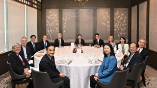 新一屆特首顧問團首次會議-新成員稱港具優勢吸引內企上市