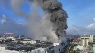 全台首個超級電池工廠起火爆炸致15傷-濃煙滾滾致嚴重空氣污染