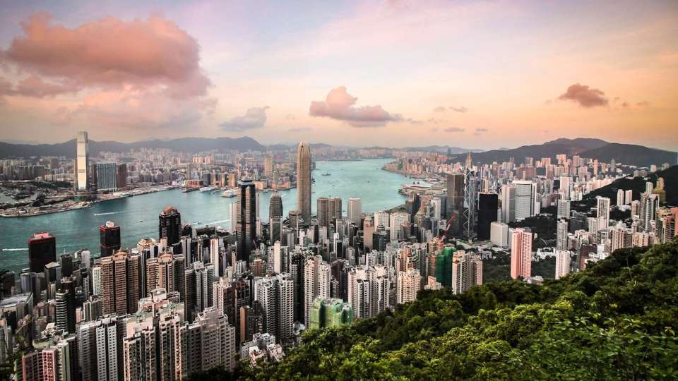 中年女性他鄉奮鬥實錄--飄到香江的雲--港漂媽媽9故事-出版