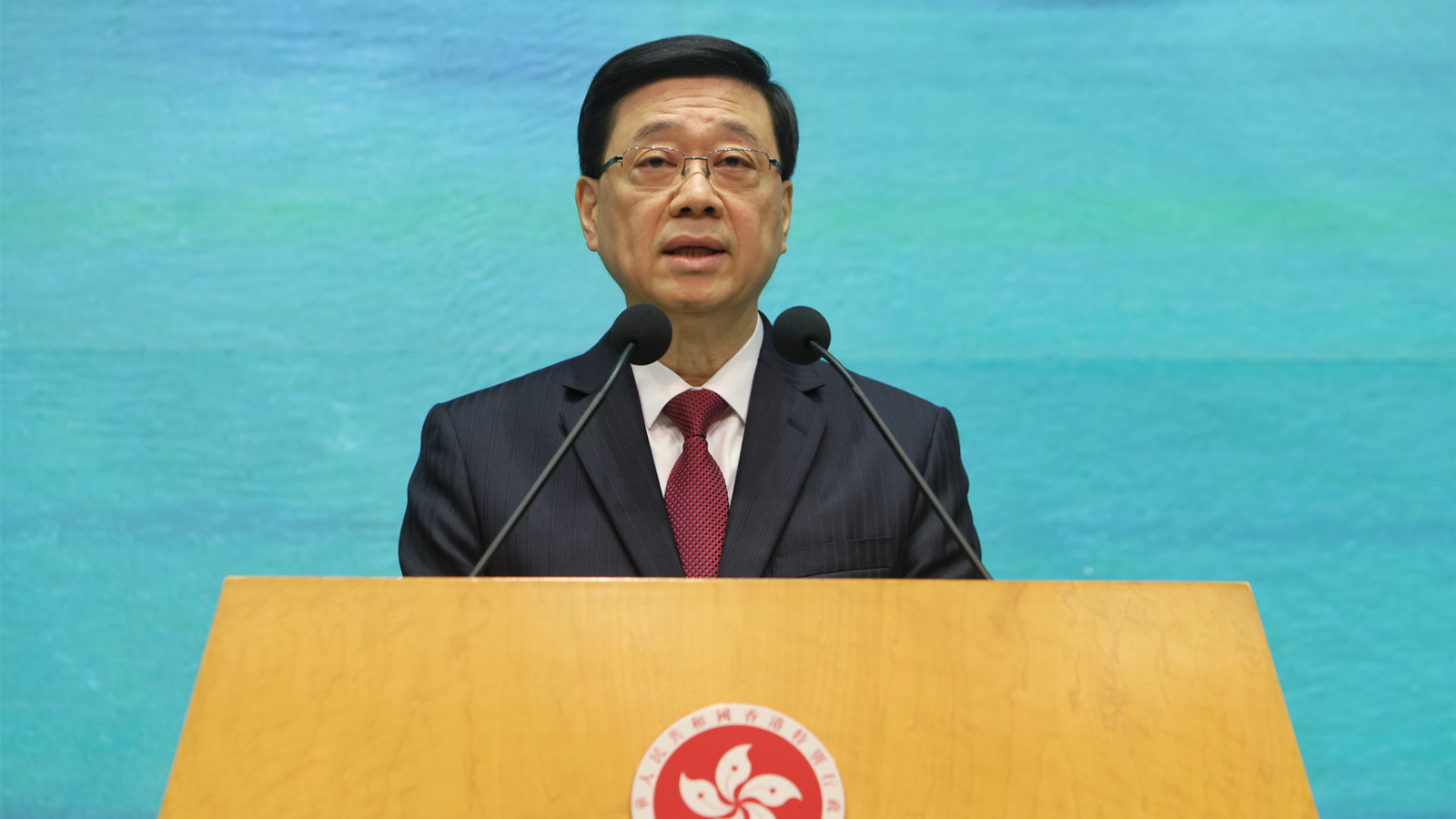 有片丨李家超：規管網約車問題不能再拖　當局下午向立法會提交立法建議　