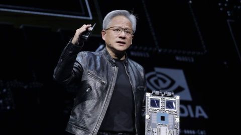 黃仁勳改口中國AI擊敗美國言論　稱美國仍保持領先地位