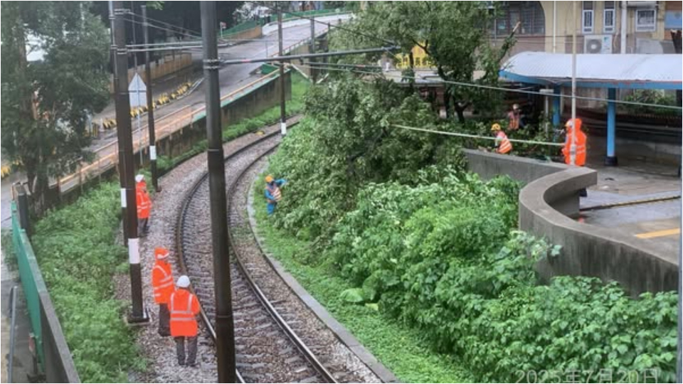 交通信息不斷更新-港鐵逐步恢復全綫行車-城巴九巴有限度恢復服務