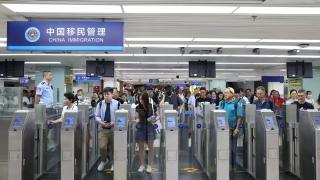 深港暑期跨境出行熱持續-深圳口岸客流單日逾105萬人次創歷史新高