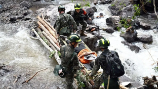 華北暴雨-解放軍及武警部隊官兵民兵投入防汛搶險救災-保障群眾安全
