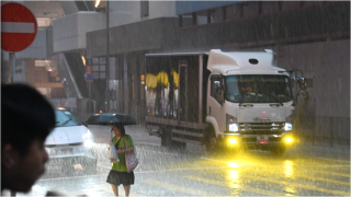 天氣及交通信息-不斷更新-天文台發出黃雨警告信號-黑雨歷時11小時15分