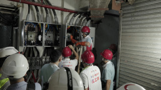 有片-中國建築社區應急義工隊通宵搶修-解決益豐大廈大停電