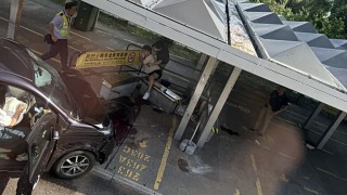 城隧轉車站兩車相撞-P牌車剷上巴士站-釀6傷包括7歲女童