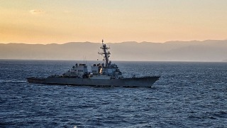 南部戰區-美國驅逐艦非法闖入黃岩島水域-遭到警告驅離