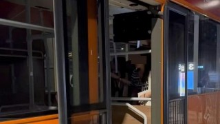 熱話-4內地客登熄匙停泊巴士坐下被司機趕下車-網民--入邊仲焗過出面-你慢慢坐