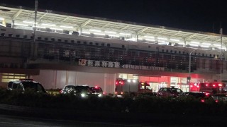 日新幹線行駛時車底起火-緊急疏散乘客一人不適