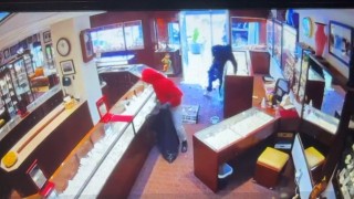 西雅圖珠寶店遇劫-四蒙面賊90秒奪200萬美元商品