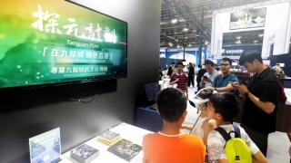 南國書香節-藉香港館VR體驗重遊80年代香港-向九龍城寨擲出回憶紙飛機