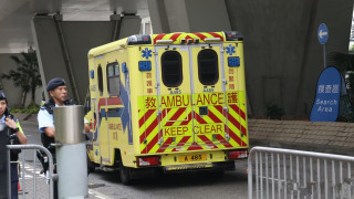 黎智英案-官指醫生確認黎健康狀況適合出庭-救護車停泊法院外